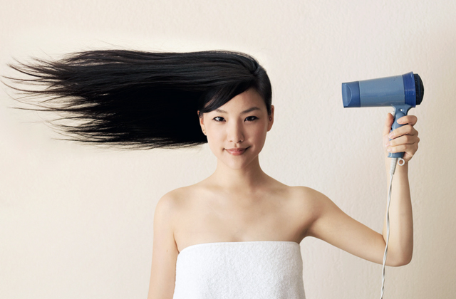 Best Dual Voltage Hair Dryers to Use in the USA and Abroad  