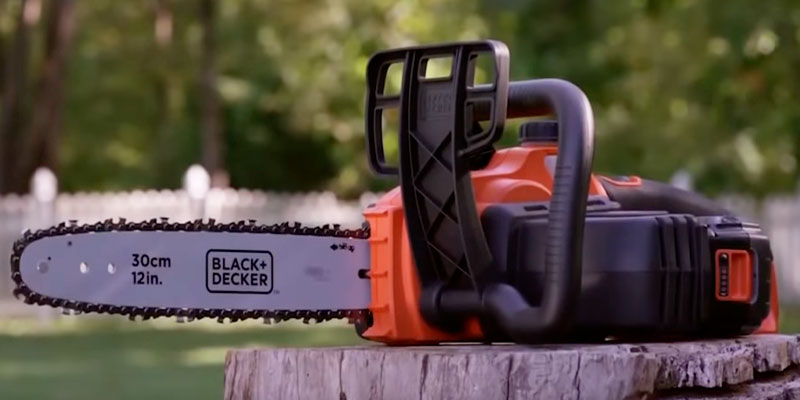 BLACK+DECKER LCS1240 40-volt 12-Inch MAX Lithium Ion Chainsaw in the use - Bestadvisor