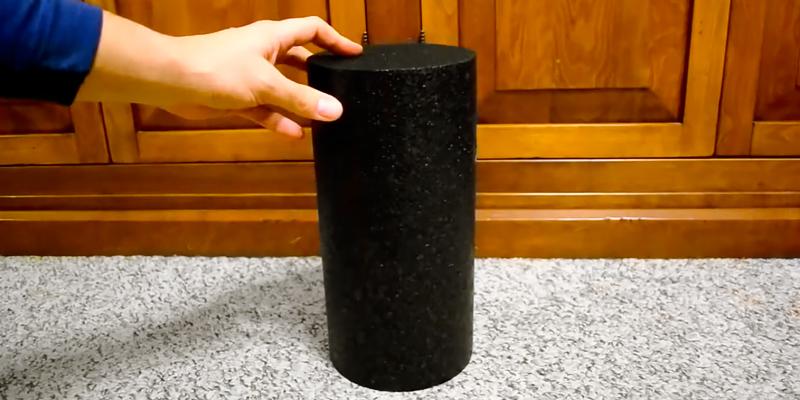 AmazonBasics High-Density Round Foam Roller in the use - Bestadvisor