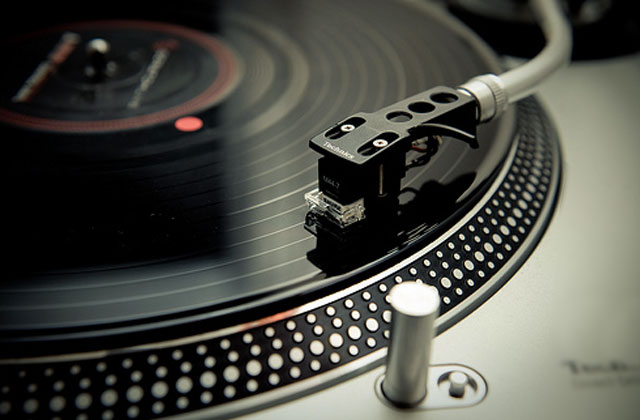 Best Turntables: Ultramodern and High Class  