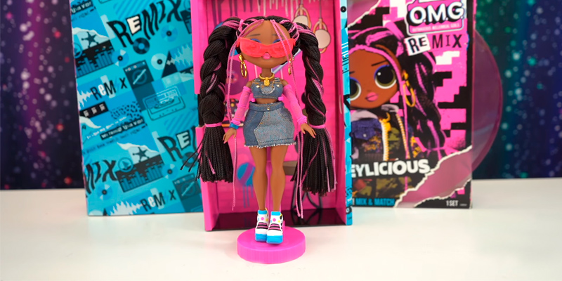 Review of L.O.L. Surprise! O.M.G. Remix Honeylicious Fashion Doll 25 Surprises with Music