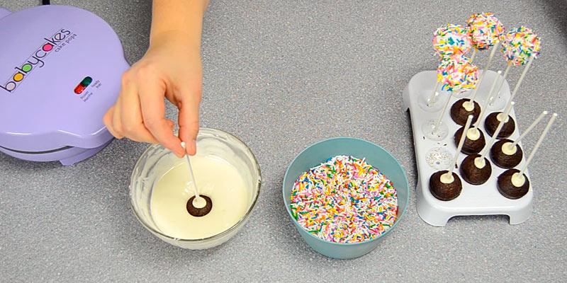 Baby Cakes CPM-20 Mini Cake Pop Maker in the use - Bestadvisor