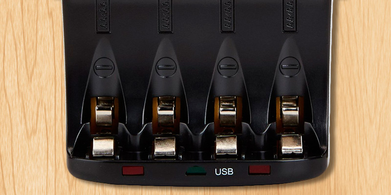 AmazonBasics Battery Charger With USB Port application - Bestadvisor