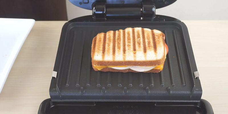 George Foreman GRP1060B Removable Plate Grill and Panini Press in the use - Bestadvisor