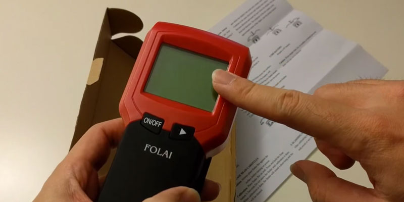 FOLAI FY0920421 Wall Stud Finder in the use - Bestadvisor