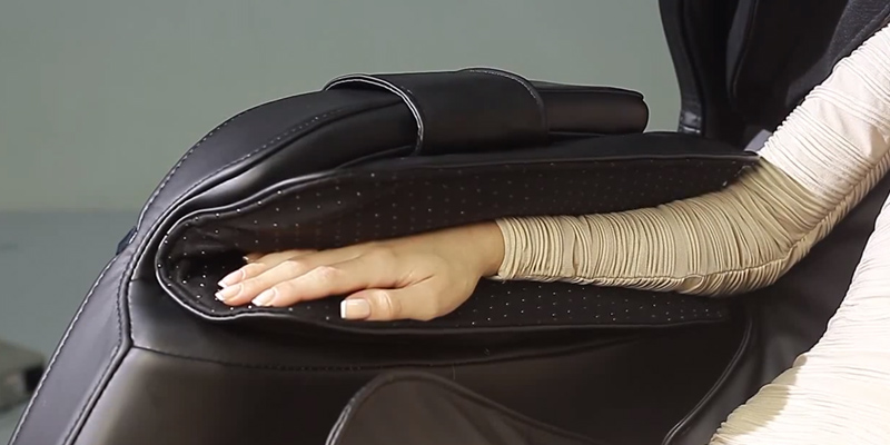 Real Relax Full Body Shiatsu Massage Chair Recliner in the use - Bestadvisor