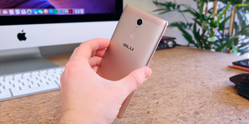 BLU VIVO 5R 5.5" Full HD, Dual SIM 4G LTE GSM Factory Unlocked Smartphone in the use - Bestadvisor
