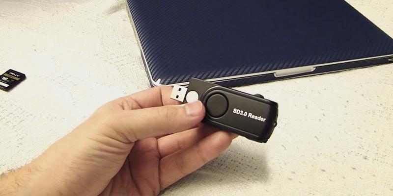 Rocketek RT-CR7 USB 3.0 Memory Card Reader/Writer in the use - Bestadvisor