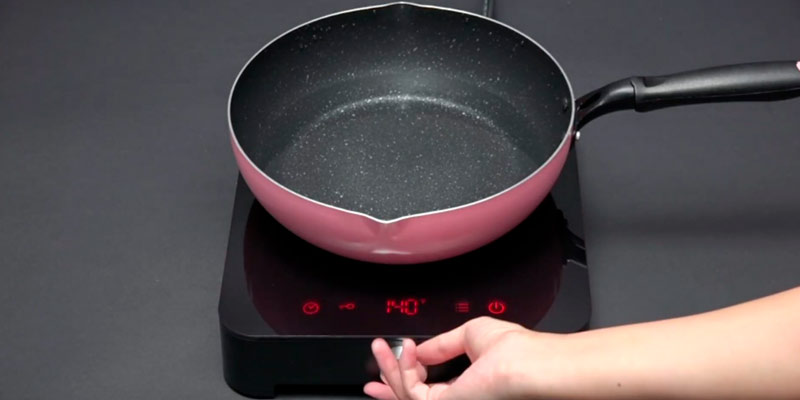 iSiLER 1800W Rotary Knob Electric Induction Cooktop in the use - Bestadvisor