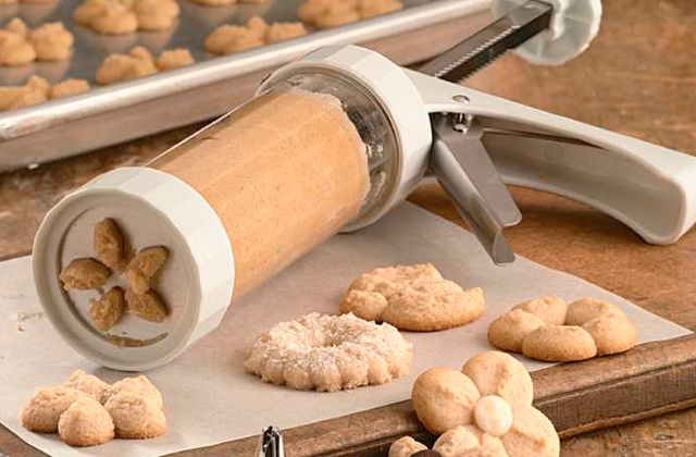 Comparison of Cookie Presses to Bake Delicious Homemade Treats