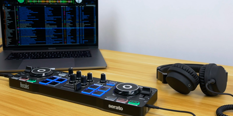 Hercules (AMS-DJCONTROL-STAR) DJ Controller (Software-controlled Lighting) in the use - Bestadvisor