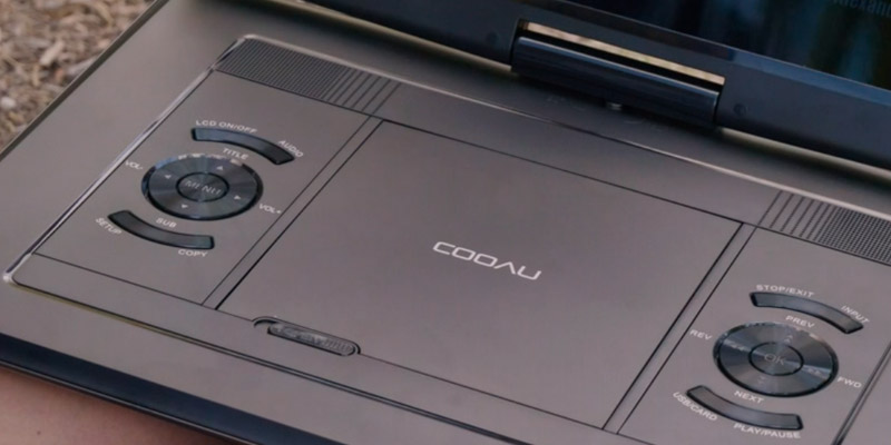 COOAU CU-121 Portable DVD Player in the use - Bestadvisor