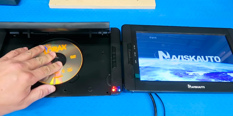 Review of NaviSkauto Dual Screen Portable DVD Player