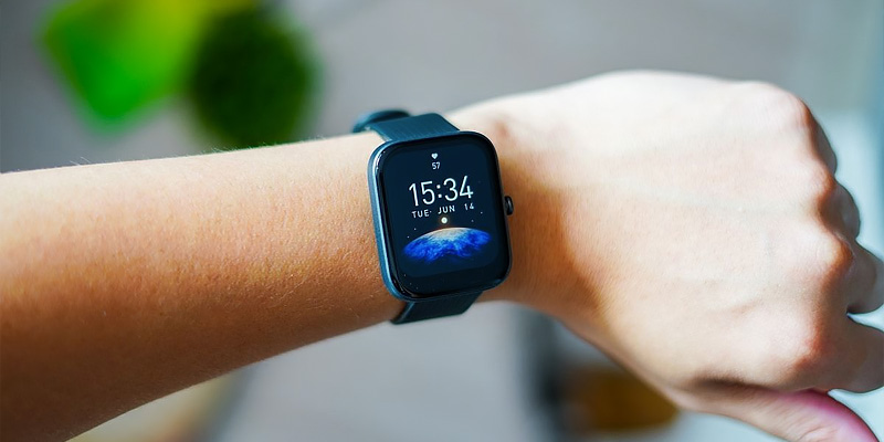 Amazfit Bip 3 Pro Smart Watch in the use - Bestadvisor