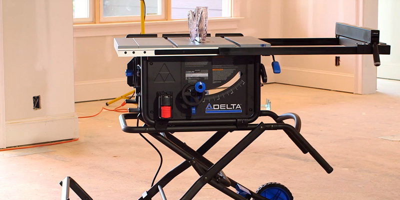 Delta Power Tools 36-6020 Portable Table Saw in the use - Bestadvisor