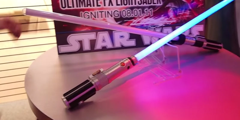 Hasbro Luke Skywalker FX Lightsaber in the use - Bestadvisor