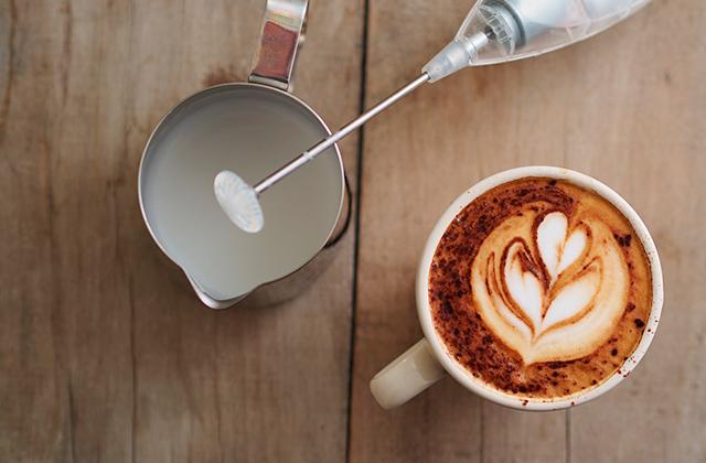 Best Automatic and Manual Milk Frothers to Make Coffee-Based Drinks  