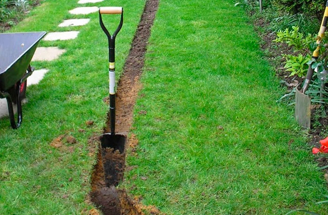Comparison of Trenching Shovels
