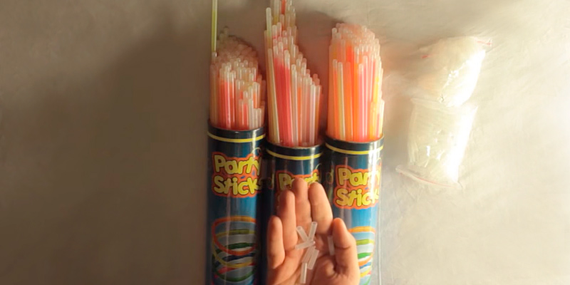 Review of PartySticks VCMU Glow Sticks Bulk, 8 inch, 300 pcs