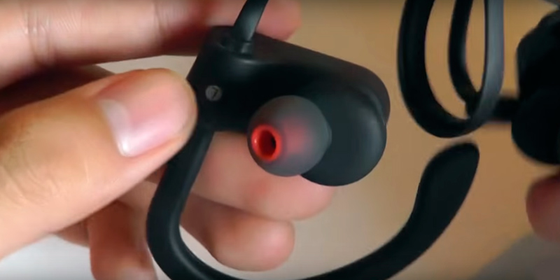 Hussar Magicbuds Bluetooth Headphones in the use - Bestadvisor