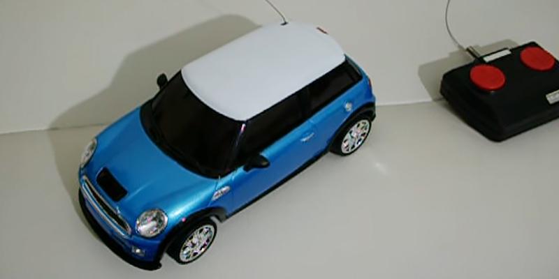 Review of Kinsmart Mini Cooper S 1:28 Scale Toy Car