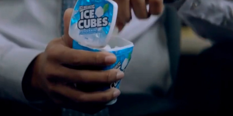 Review of ICE BREAKERS ICE CUBES Chewing Gum, Sugar Free Peppermint