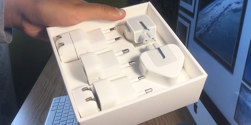 Apple World Travel Adapter Kit in the use - Bestadvisor