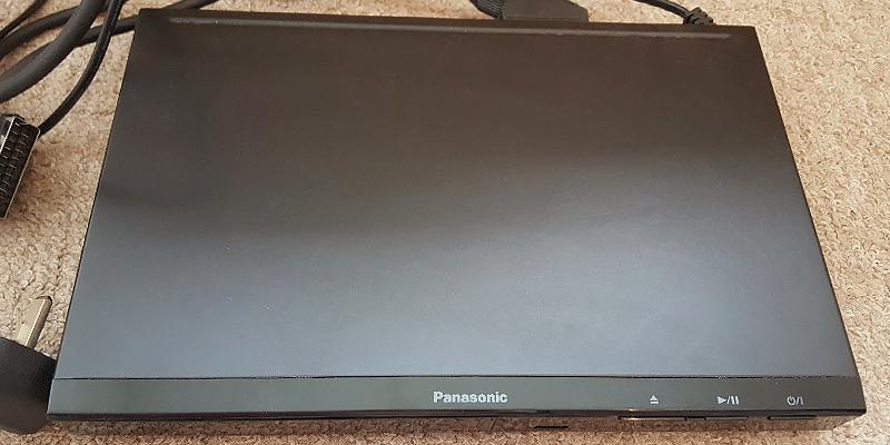 Panasonic S700 DVD Player (HDMI, 1080p Upscale, USB) in the use - Bestadvisor