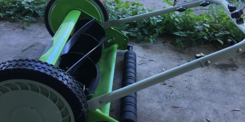 GreenWorks 25052 Reel Lawn Mower with Grass Catcher in the use - Bestadvisor