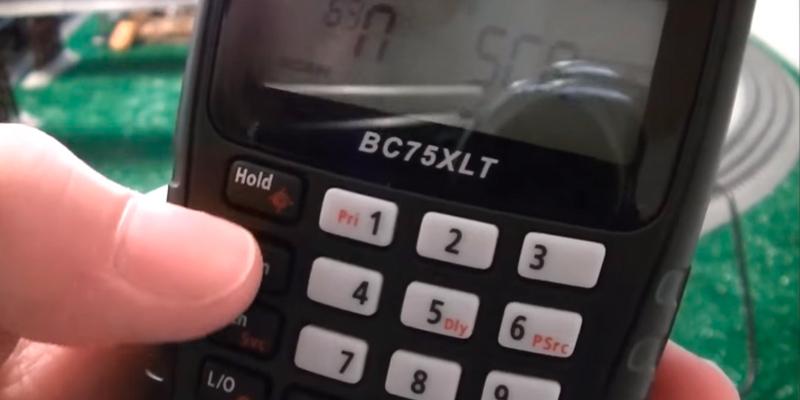 Uniden BC75XLT Handheld Scanner CB Radio in the use - Bestadvisor