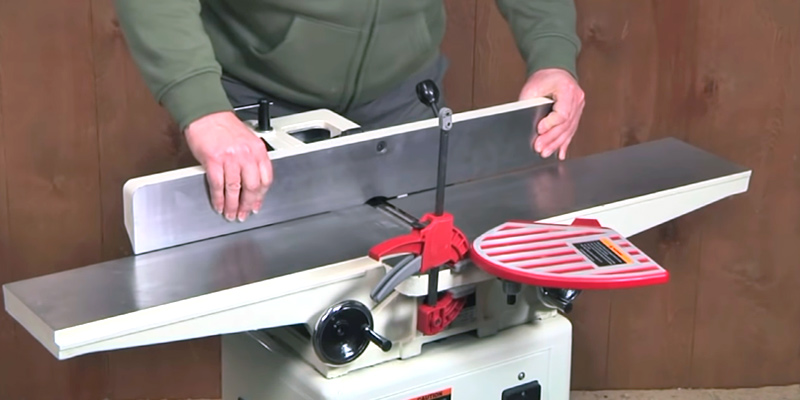 JET 708457DXK Jointer with Quick-Set Knive System in the use - Bestadvisor