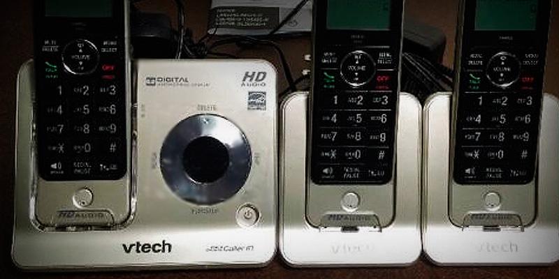 VTech LS6425-3 Expandable Cordless Phone with Answering System in the use - Bestadvisor