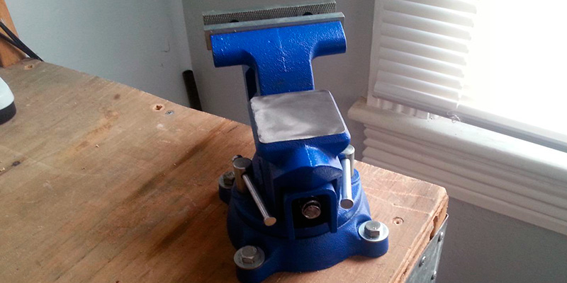 Yost Tools 445 Utility Combination Pipe and Bench Vise in the use - Bestadvisor