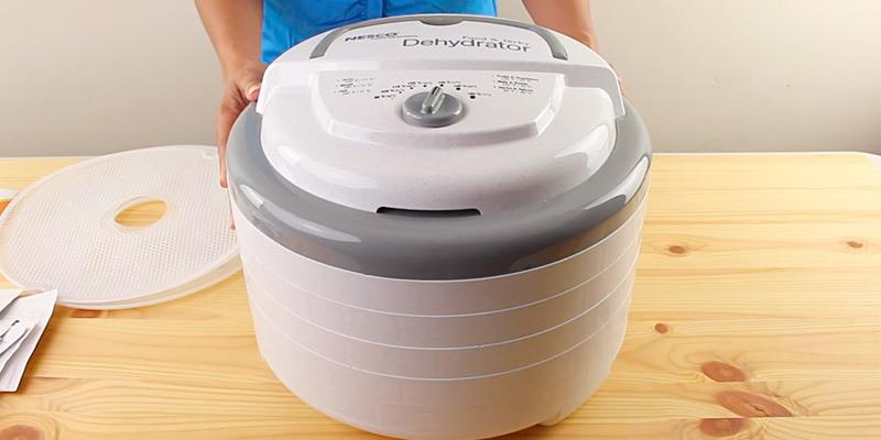 Review of Nesco FD-75A Snackmaster Pro Food Dehydrator