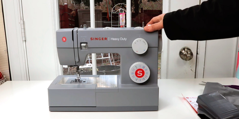 Review of SINGER Heavy Duty 4432 Sewing Machine with 32 Built-In Stitches