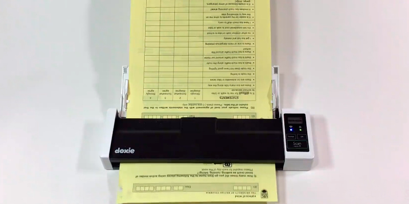 Doxie DX300 wireless rechargeable document scanner in the use - Bestadvisor