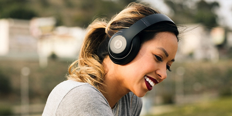 Beats Studio3 W1 Wireless Noise Cancelling Over-Ear Headphones in the use - Bestadvisor