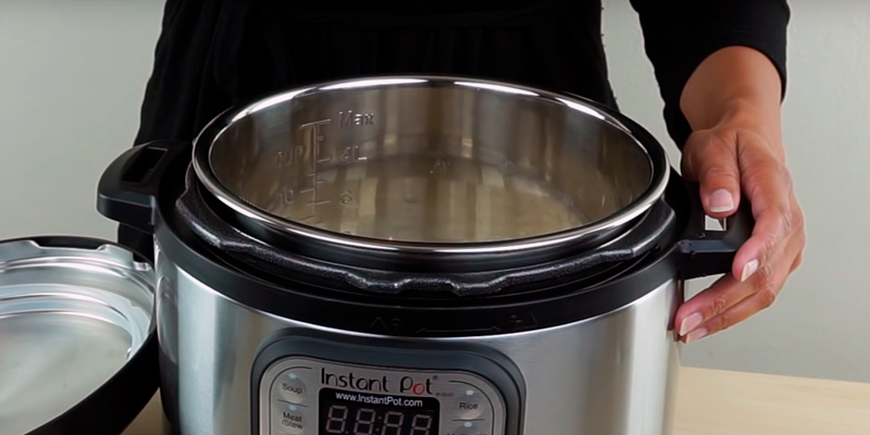 Instant Pot IP-DUO60 7-in-1 Multi-Use Programmable Pressure Cooker in the use - Bestadvisor