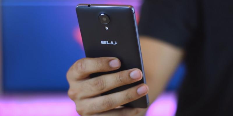 BLU R1 HD Unlocked Phone in the use - Bestadvisor