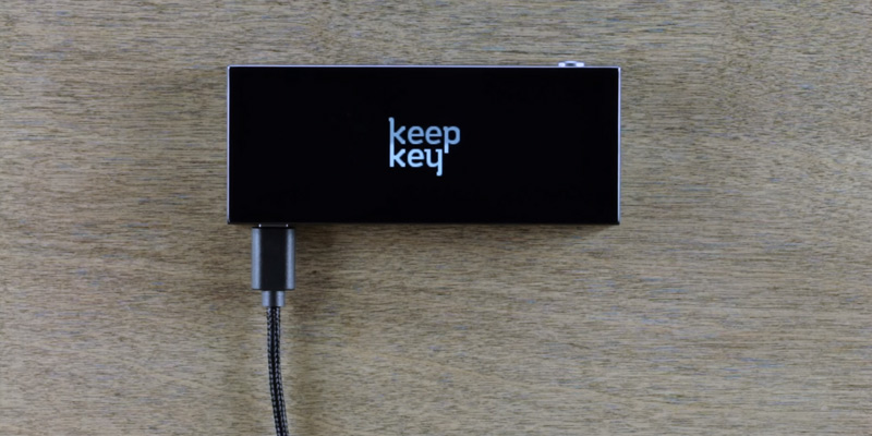 KeepKey K1-14AM The Simple Cryptocurrency Hardware Wallet in the use - Bestadvisor