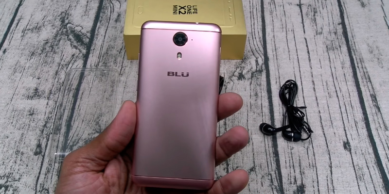 BLU Life ONE X2 Mini 5.0" Unlocked Smartphone in the use - Bestadvisor