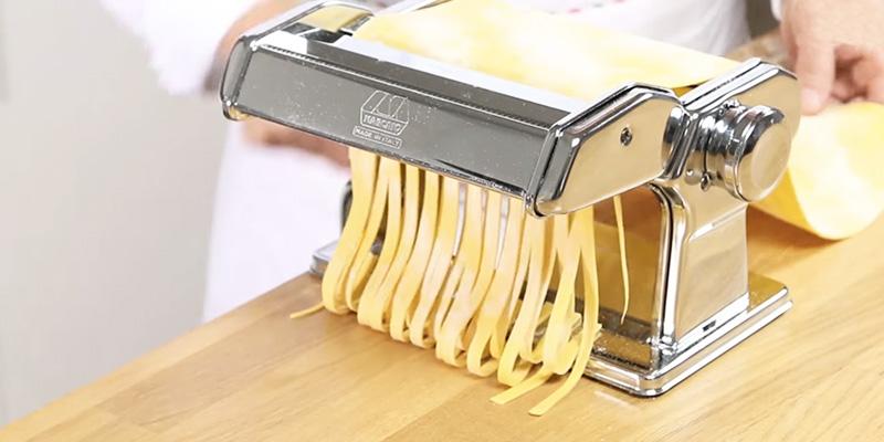 Marcato Atlas 150 (MC002057) Pasta Machine in the use - Bestadvisor