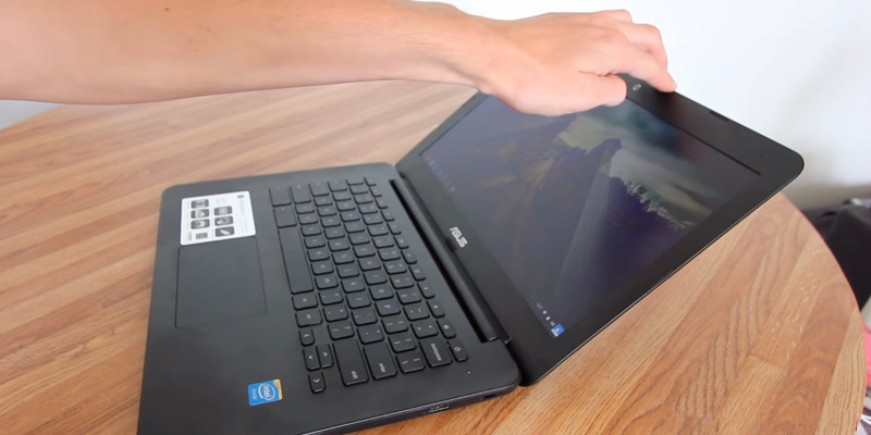 ASUS Chromebook (C300) 13.3" Laptop (Celeron N3060, 4GB DDR3 RAM, 16GB SSD) in the use