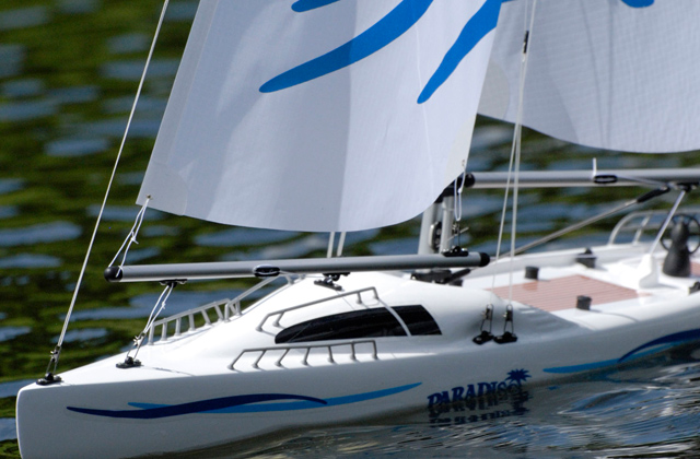 Comparison of RC Sailboats: Dive Into the World of Sailboat Racing