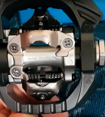 Shimano PD-M647 Clipless Pedal with Outer Cage - Bestadvisor