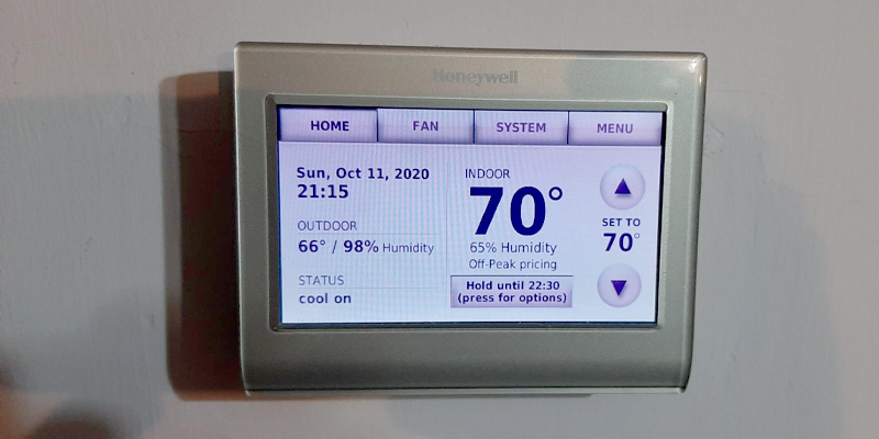 Honeywell. (TH9320WF5003) Wi-Fi Touch Screen Programmable Thermostat in the use - Bestadvisor