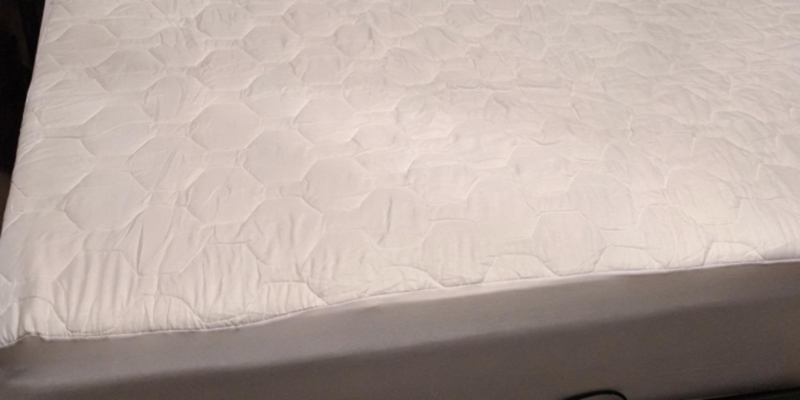 Review of The Grand SYNCHKG018747 Fitted Quilted Mattress Pad