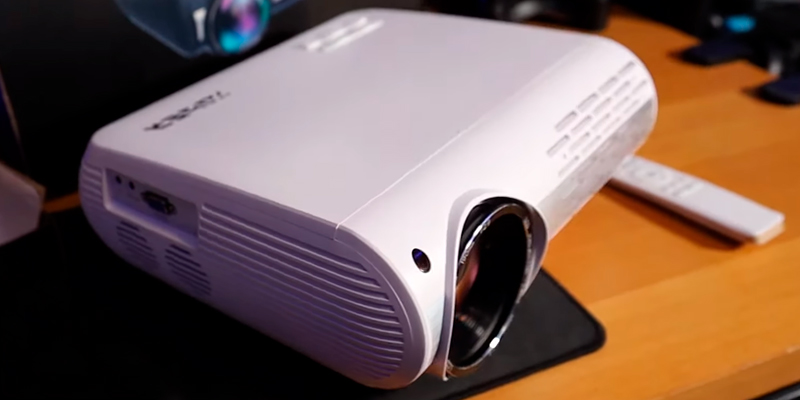 YABER Y30 Home Theater Projector in the use - Bestadvisor