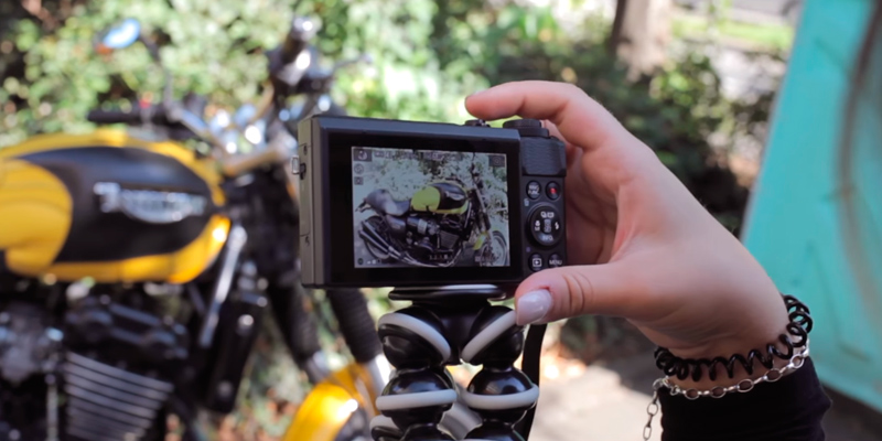 Canon 1066C001 Mark II Digital Vlogging Camera with Flip Screen in the use - Bestadvisor