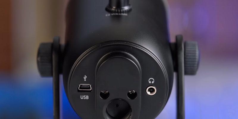Blue Yeti USB Mic for Recording & Streaming on PC and Mac in the use - Bestadvisor